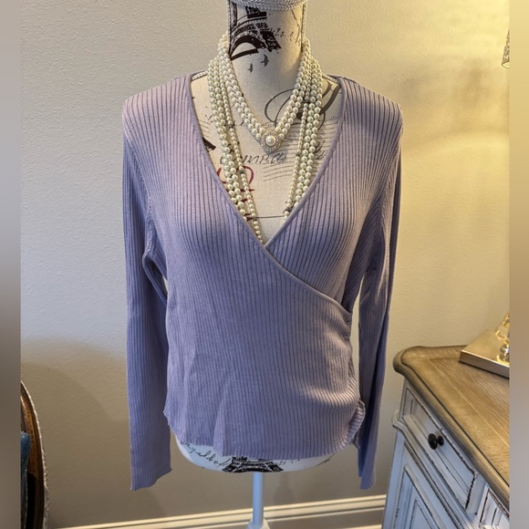 Lavender V-Neck Ribbed Sweater - Picture 2 of 9